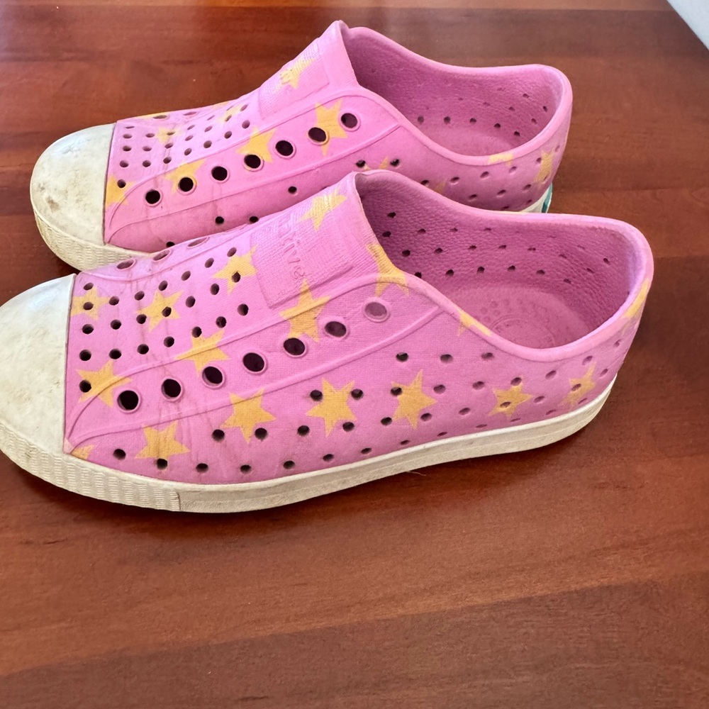 Kids Pink Star Slip-On Native Shoes